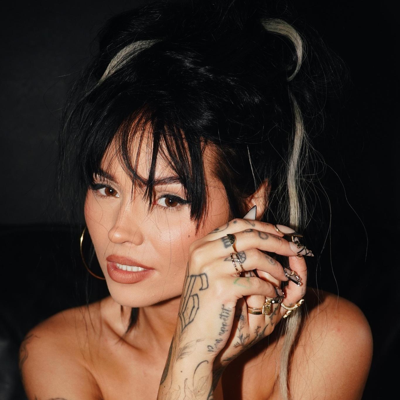 Talia Mar live